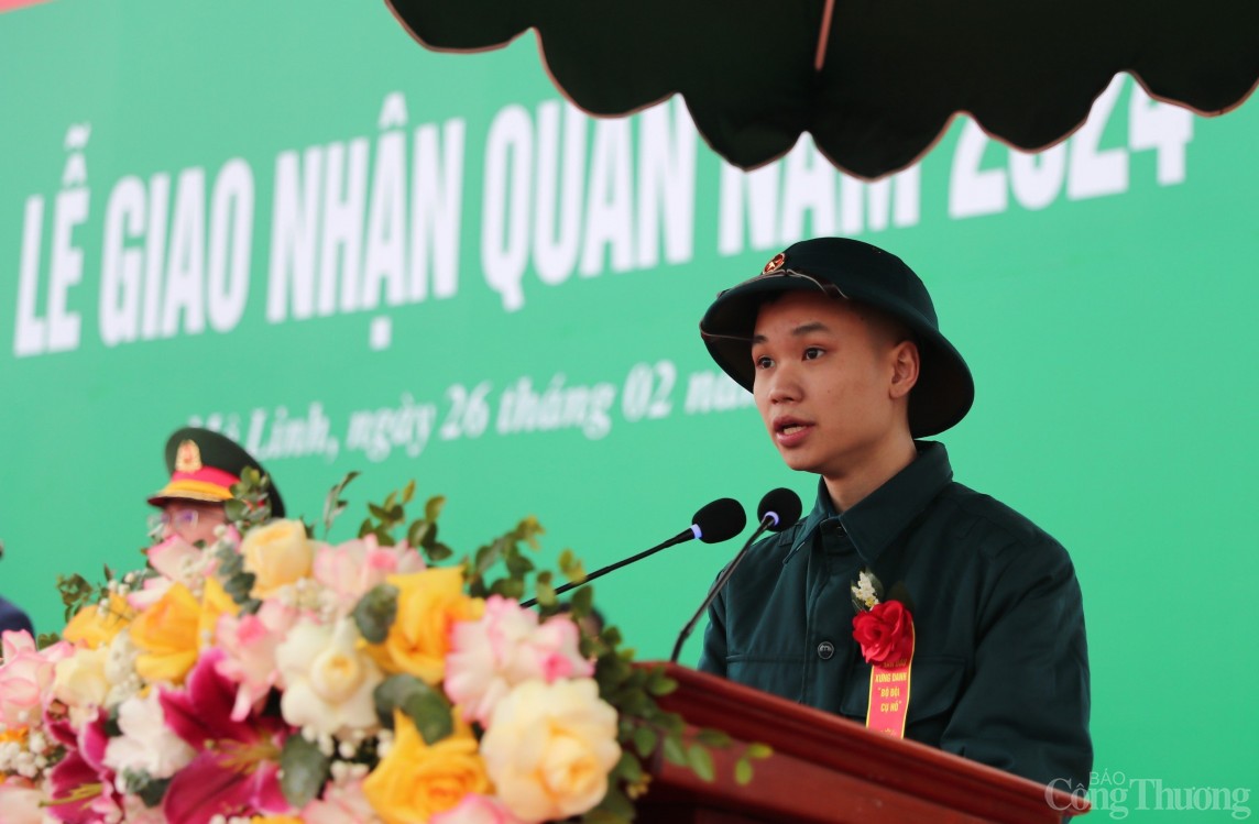 Hà Nội: Thanh niên hăng hái lên đường nhập ngũ