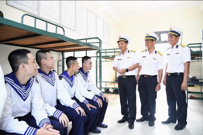 Bộ Tư lệnh Vùng 5 Hải quân thăm, động viên chiến sĩ mới Tiểu đoàn 563