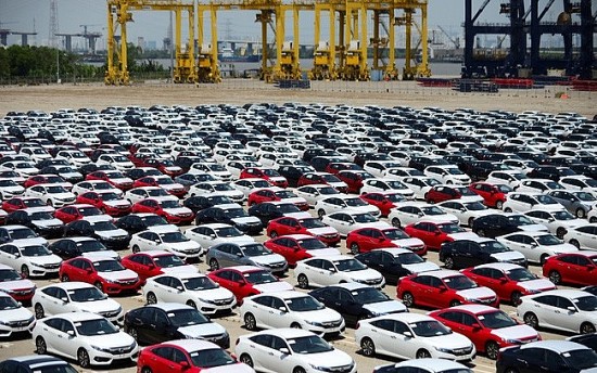 Xe ô tô nhập khẩu vào Việt Nam giảm mạnh 2 tháng đầu năm