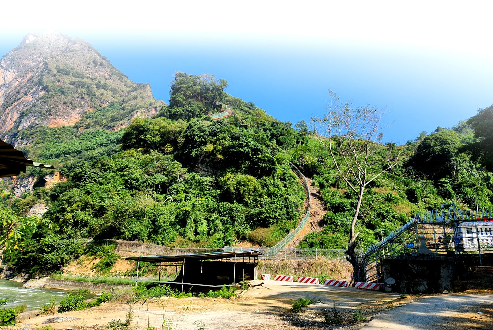 Chuyện những người “Ăn rừng ngủ núi” giữ biên ở Hà Giang - Bài 1: Những sỹ quan quân hàm xanh về làm cán bộ xã