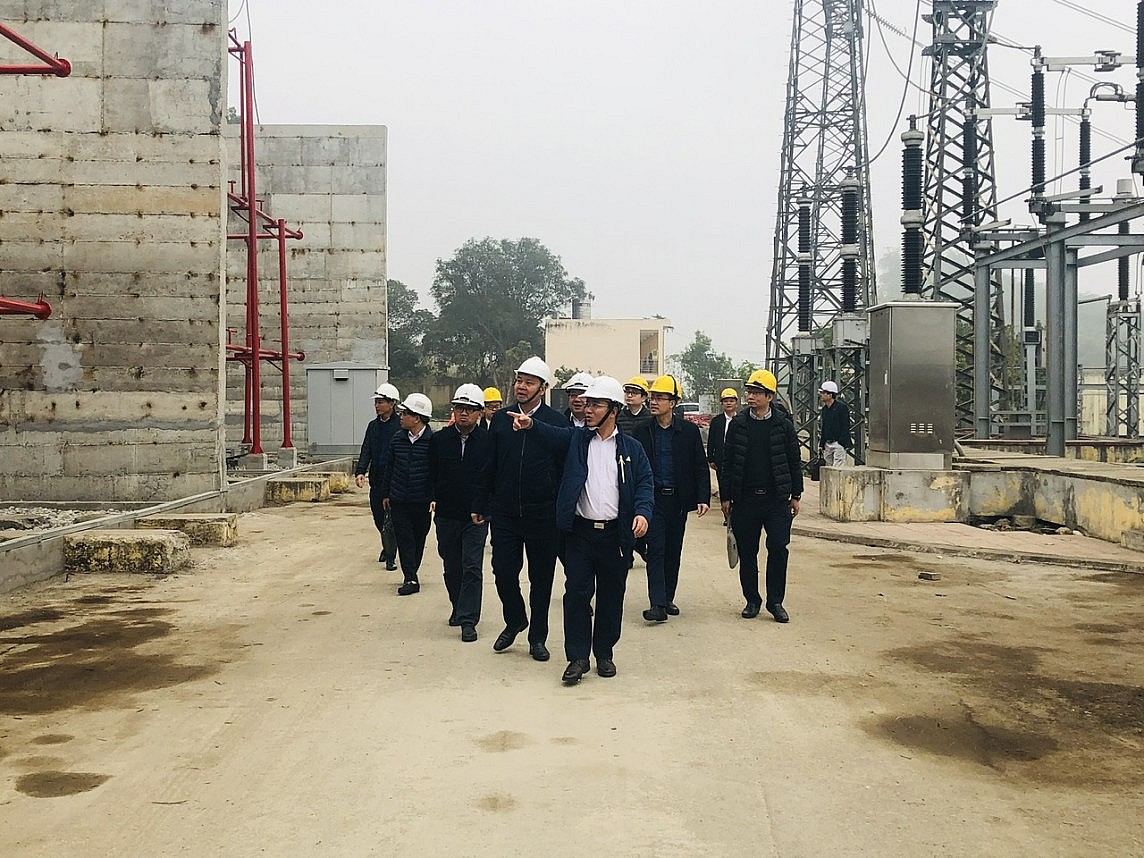 Bộ Công Thương kiểm tra công tác chuẩn bị cung cấp điện mùa khô năm 2024 tại Hoà Bình, Sơn La