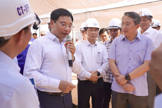 Bộ trưởng Giao thông vận tải kiểm tra dự án cao tốc Vân Phong - Nha Trang
