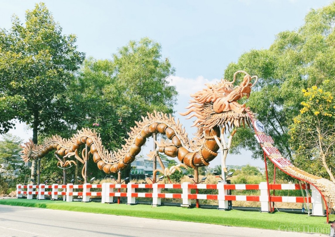Bình Dương: Cặp rồng làm bằng lu gốm được xác lập kỷ lục Việt Nam