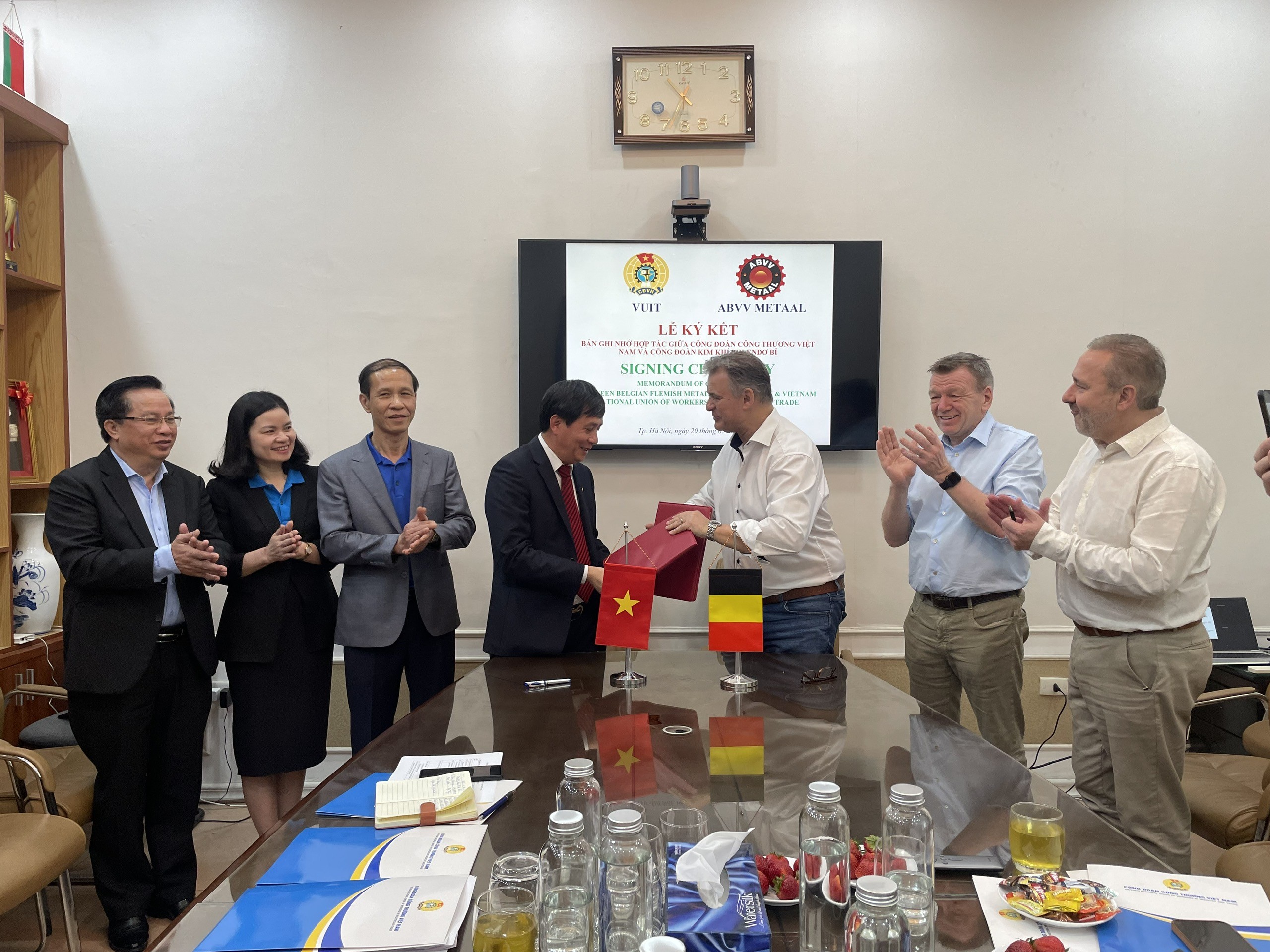 Công đoàn Công Thương Việt Nam và Công đoàn Kim khí Phlenđơ Bỉ: Hợp tác chặt chẽ, hiệu quả