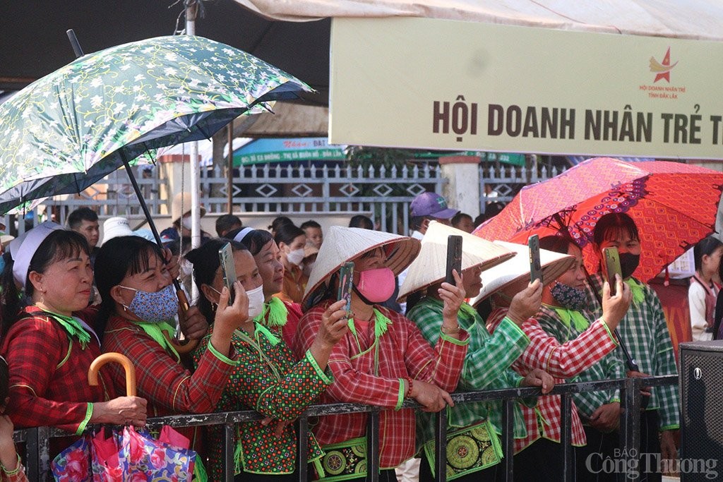 Lễ hội Hảng Pồ ở Đắk Lắk: Đi chợ tìm duyên…