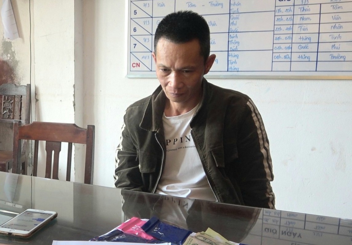 Thừa Thiên Huế: Tạm giữ hình sự đối tượng buôn bán 2.000 viên ma tuý