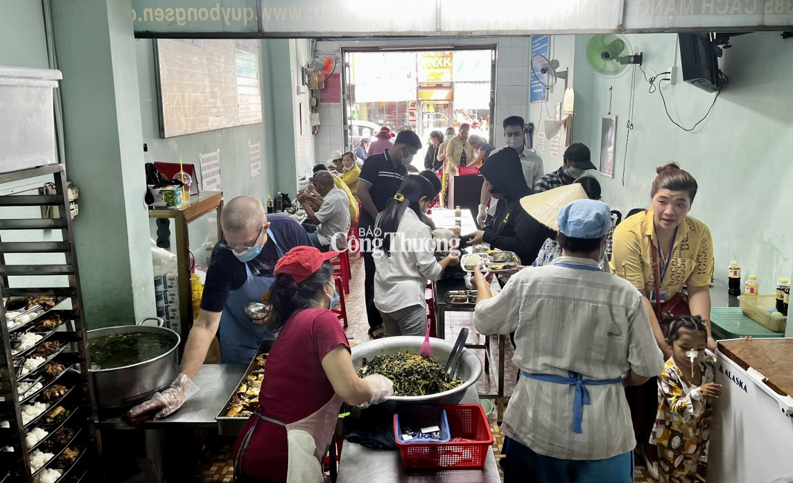 TP. Hồ Chí Minh: Cần nhân rộng những quán cơm 2.000 đồng cho người nghèo