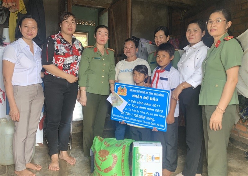 Công an tỉnh Đắk Nông lan toả Chương trình “Mẹ đỡ đầu” và “Ngôi nhà hạnh phúc”
