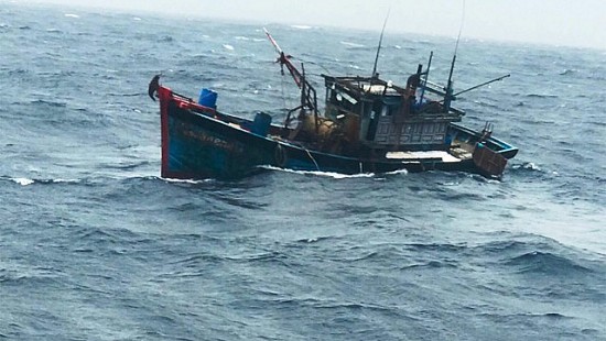 Tàu cá Bình Định va chạm tàu hàng, 1 ngư dân mất tích