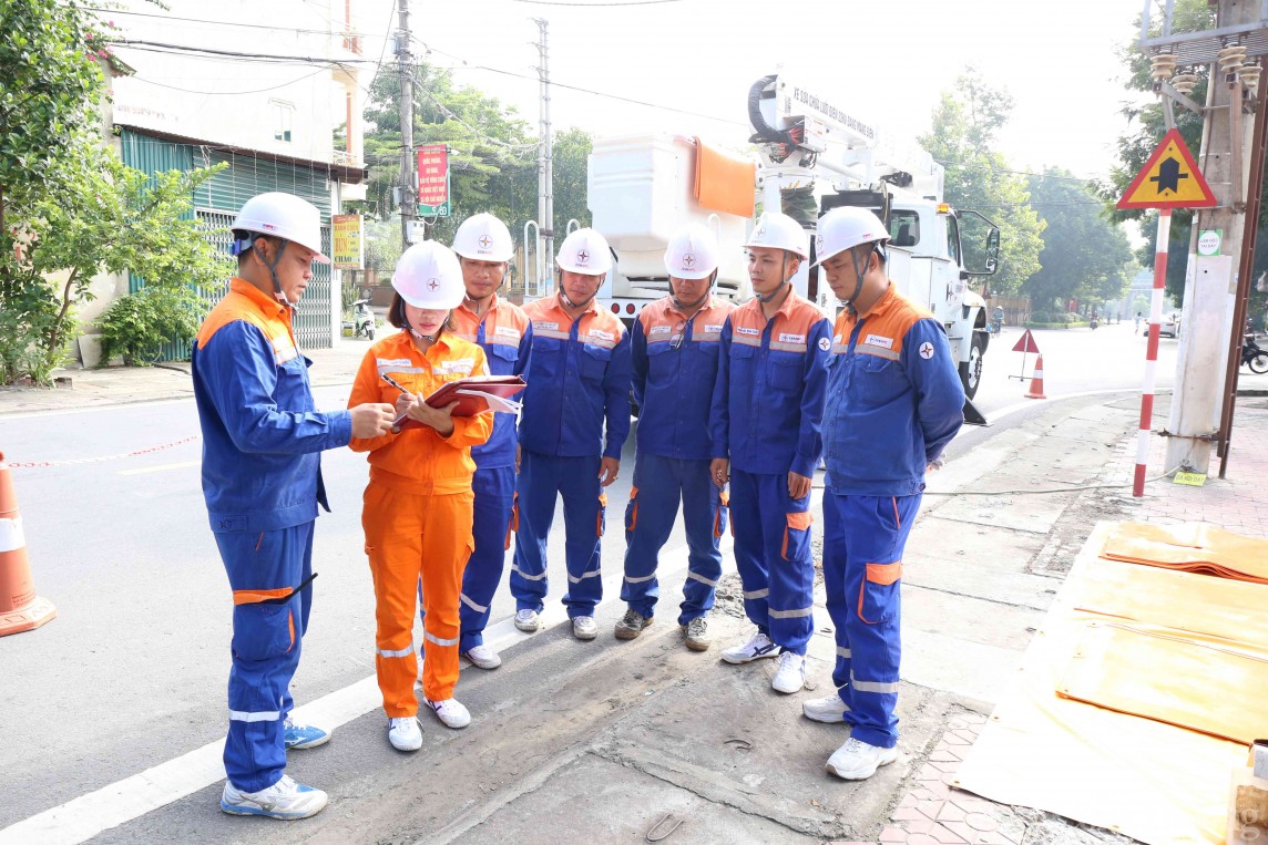 Công ty Điện lực Lào Cai: Đồng hành, vươn lên cùng mảnh đất biên cương