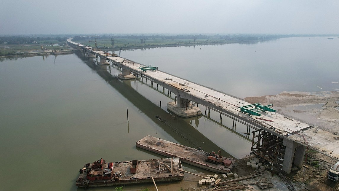 Cầu đường bộ vượt sông dài nhất cao tốc Bắc – Nam chuẩn bị hợp long