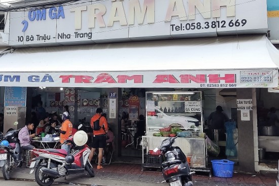 Nhiều người nghi ngộ độc thực phẩm sau khi ăn cơm gà ở Nha Trang