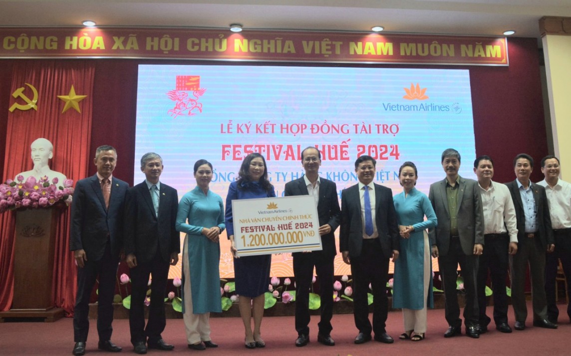 Thừa Thiên Huế: Vietnam Airlines tiếp tục là nhà vận chuyển chính thức Festival Huế 2024