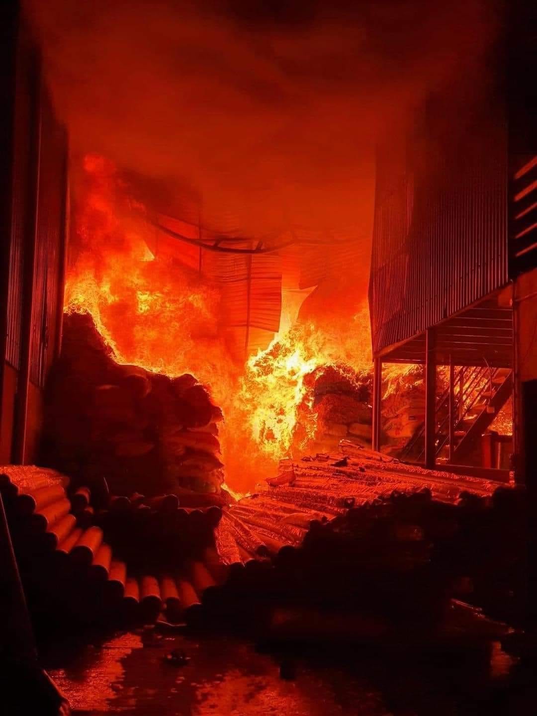 Tin mới nhất về đám cháy xưởng nhựa tại Yên Lạc (Vĩnh Phúc): Không gây thiệt hại về người