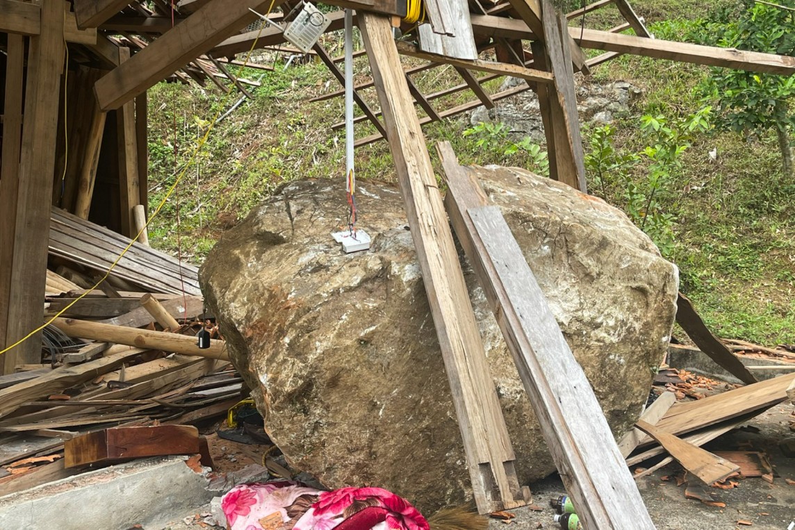 Quảng Nam: Nổ mìn khai thác đá làm sập nhà dân