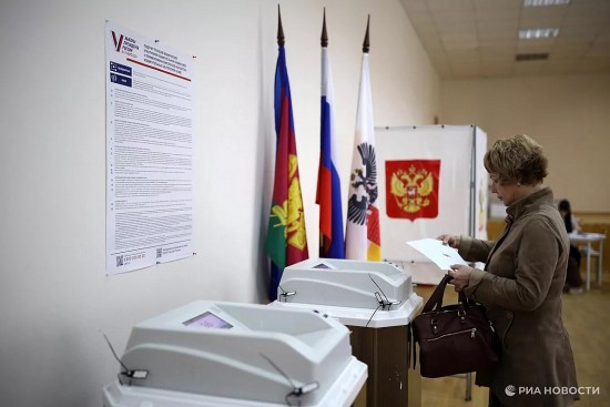 Hàng triệu cử tri Nga thực hiện quyền công dân; Tổng thống Putin bỏ phiếu trực tuyến