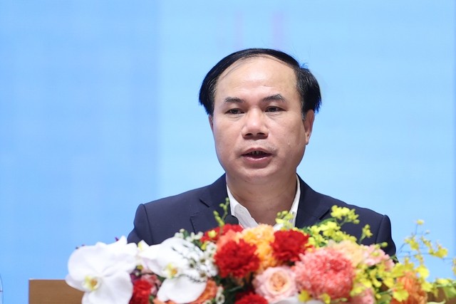 Thứ trưởng Bộ Xây dựng Nguyễn Văn Sinh phát biểu tại Hội nghị