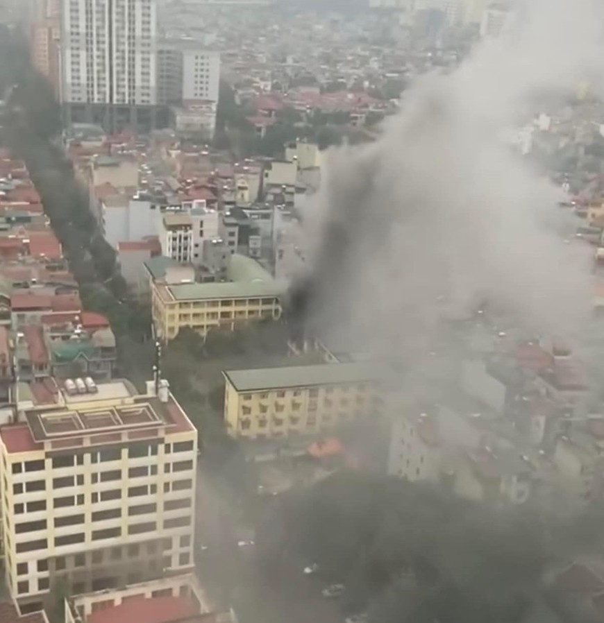 Hà Nội: Khống chế đám cháy ở Trường THCS Văn Quán