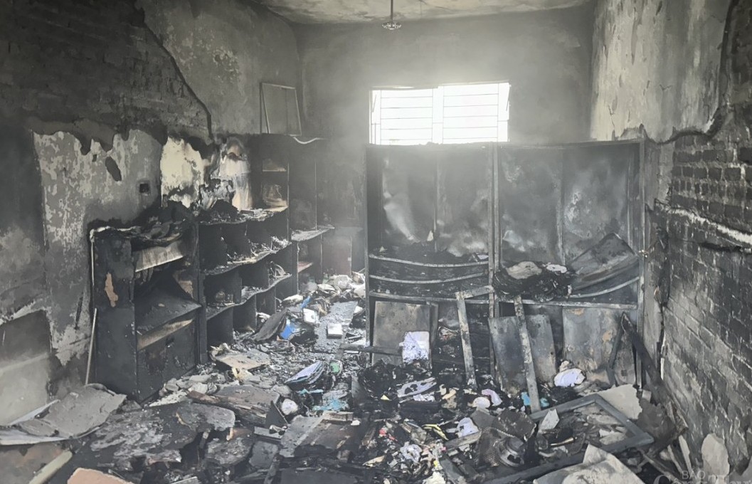 Hà Nội: Khống chế đám cháy ở Trường THCS Văn Quán