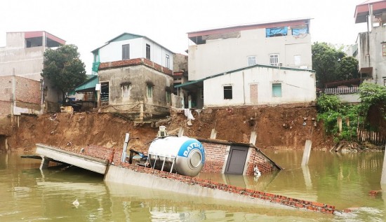 Bắc Ninh công bố tình trạng khẩn cấp sau sự cố ngôi nhà bị nhấn chìm ở Sông Cầu