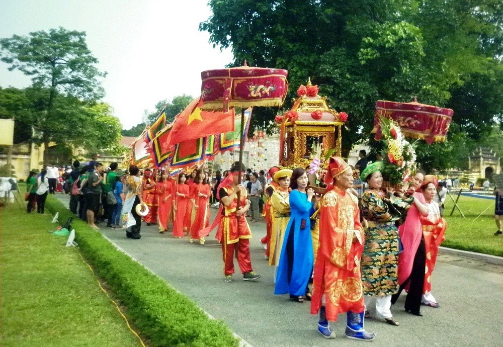 Lễ hội làng nghề Bát Tràng thu hút đông đảo du khách tham gia. Ảnh minh họa
