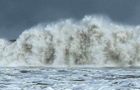 Dự báo thời tiết biển hôm nay 19/3/2024: Gió mạnh, sóng lớn trên biển