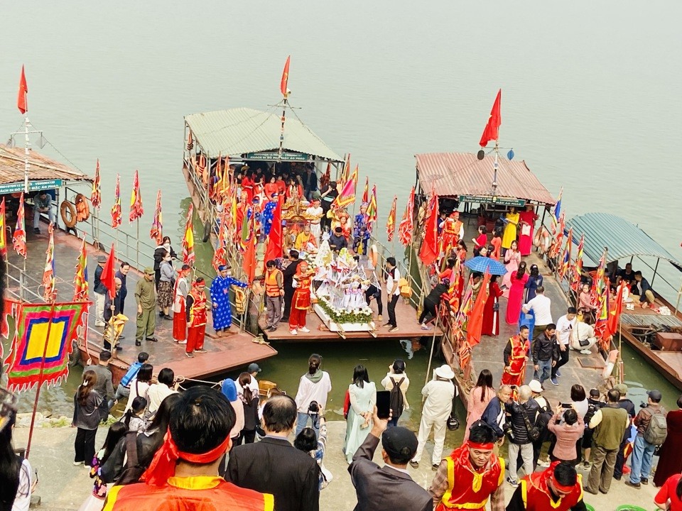 Nét độc đáo ở lễ hội làng cổ Bát Tràng
