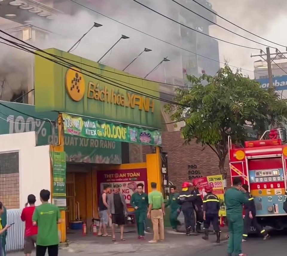 TP. Hồ Chí Minh: Cháy cửa hàng Bách hoá Xanh ở quận 7