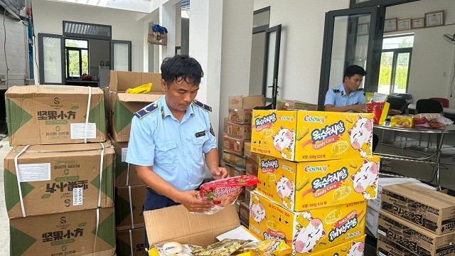 Phú Yên: Tạm giữ 2.500 sản phẩm bánh kẹo không có hóa đơn, chứng từ hợp pháp