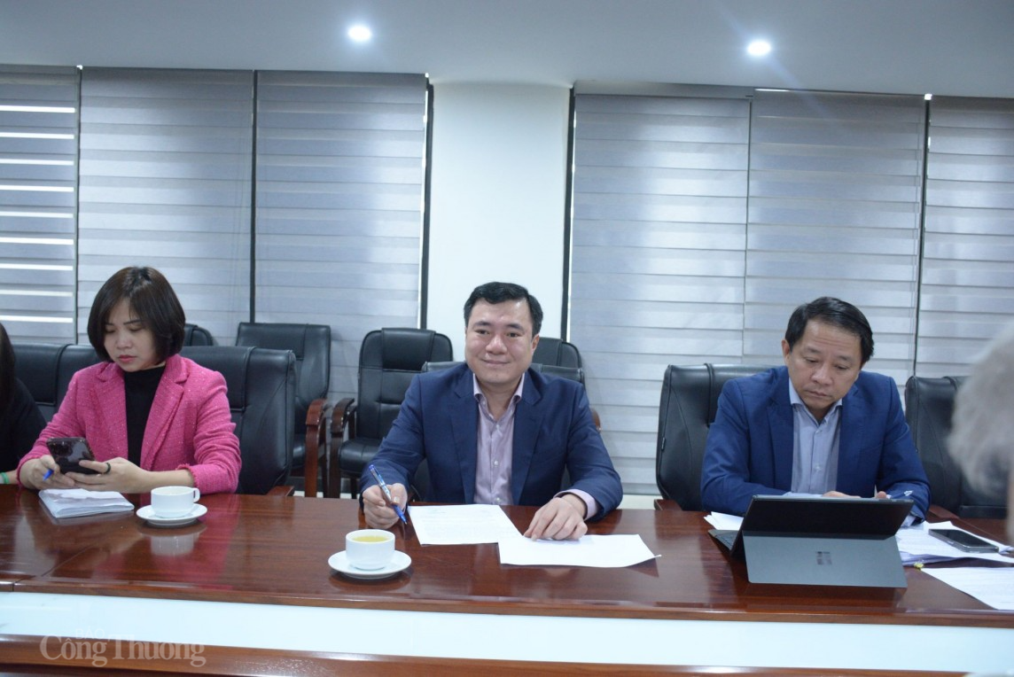 Thứ trưởng Bộ Công Thương Nguyễn Sinh Nhật Tân làm việc với Tập đoàn Novatek