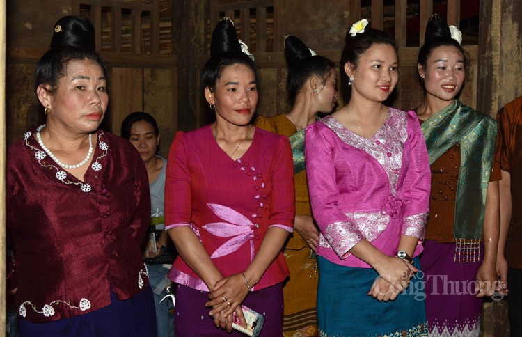 Nét duyên trong trang phục phụ nữ dân tộc Lào vùng Tây Bắc