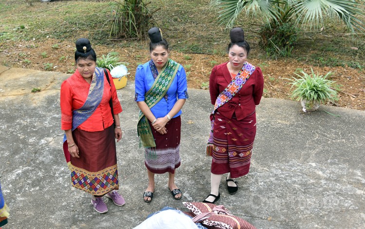 Nét duyên trong trang phục phụ nữ dân tộc Lào vùng Tây Bắc
