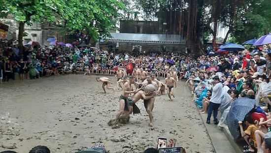 Hội vật Cầu nước làng Vân - lễ hội "độc nhất vô nhị" ở Bắc Giang