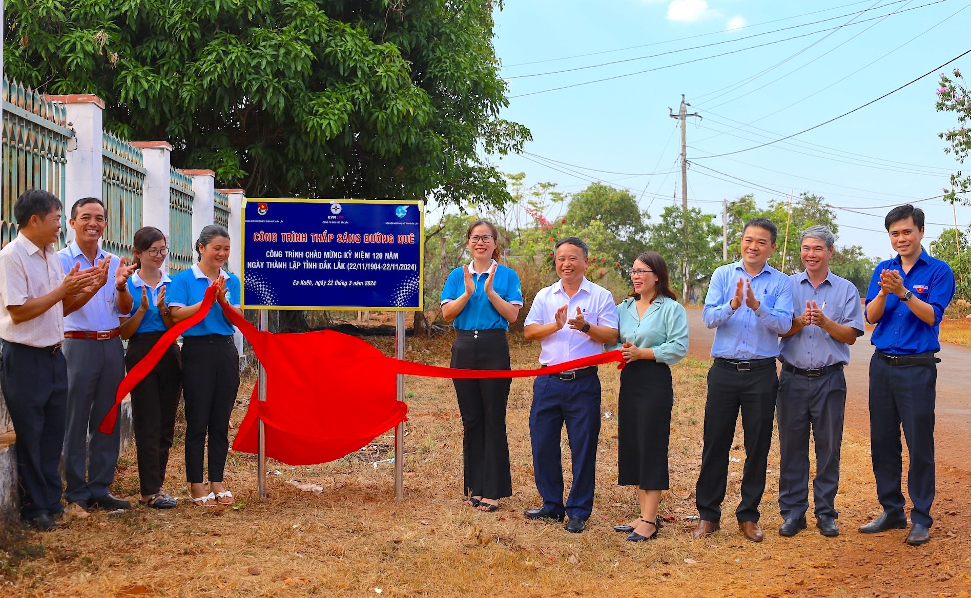 PC Đắk Lắk: Bàn giao công trình “Thắp sáng đường quê” tại huyện Cư M’gar