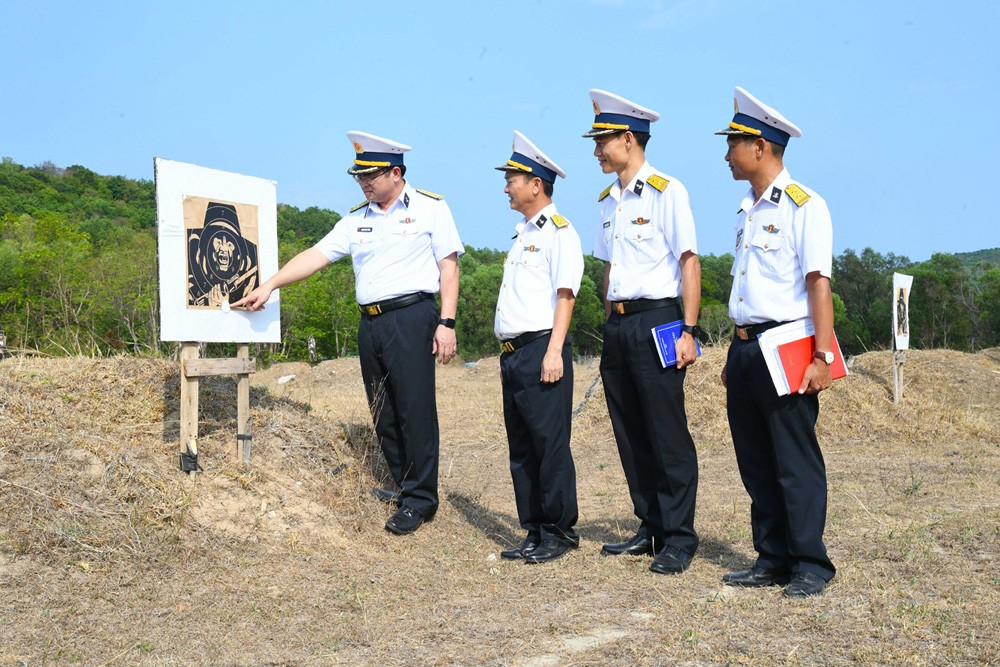 Bộ Tư lệnh Vùng 5 Hải quân kiểm tra công tác huấn luyện chiến sĩ mới tại Tiểu đoàn 563