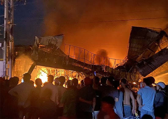 Bình Phước: Làm rõ nguyên nhân vụ cháy nhà sách lớn nhất thị xã Phước Long
