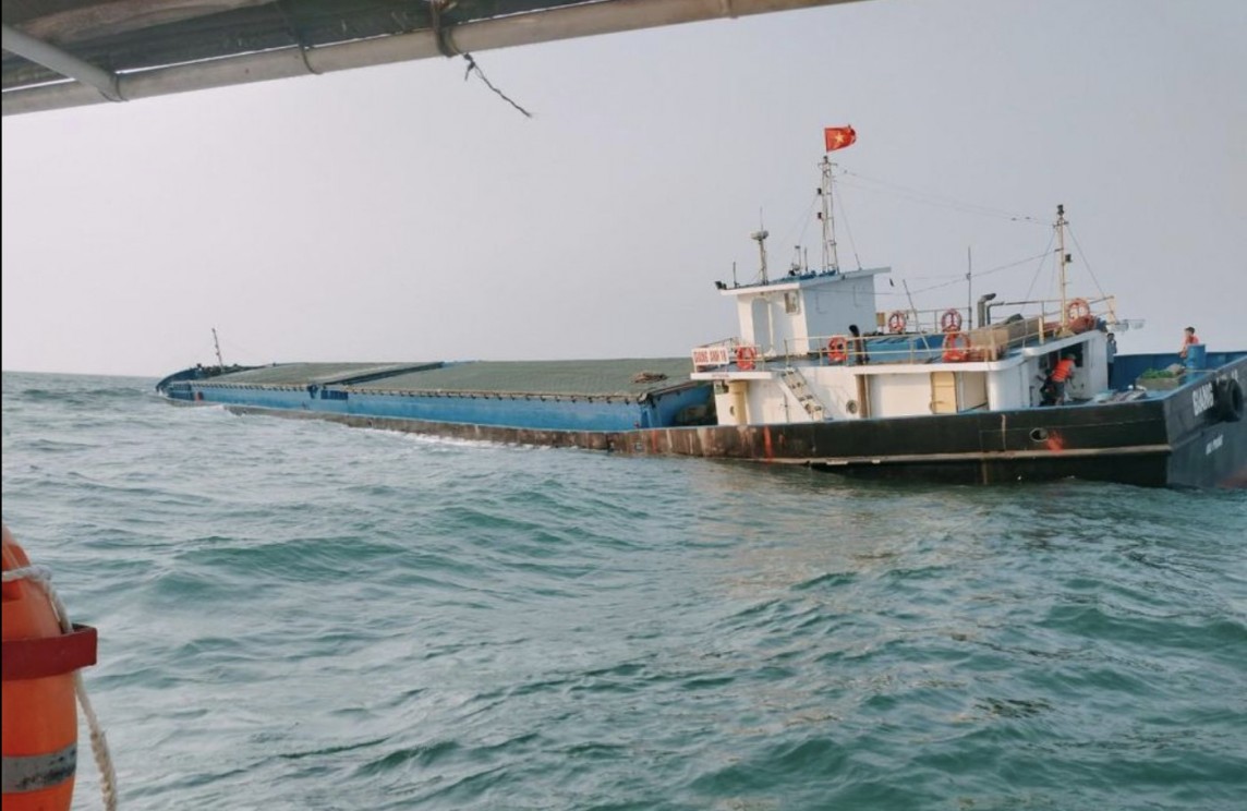 Quảng Nam: Ứng cứu tàu hàng có nguy cơ chìm trên biển Cù Lao Chàm