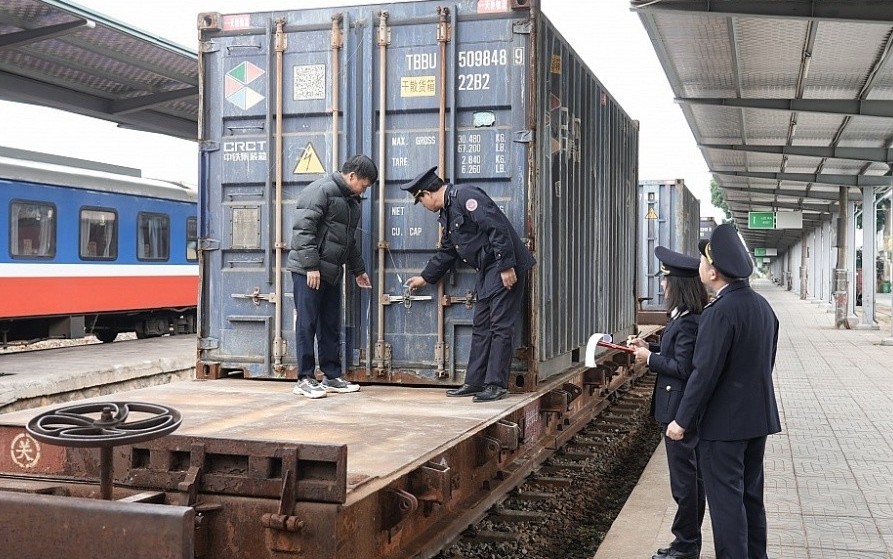 Lào Cai: Bàn giải pháp thúc đẩy xuất nhập khẩu hàng hóa qua tuyến đường sắt
