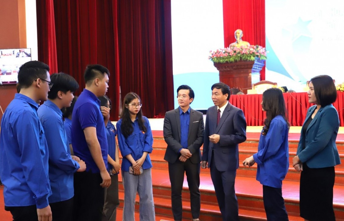 Chủ tịch UBND tỉnh Lai Châu đối thoại với thanh niên