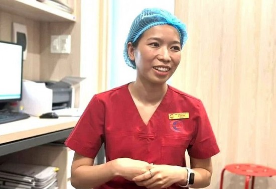 Đà Nẵng: Tặng giấy khen cho nữ điều dưỡng cứu du khách bị ngưng tim