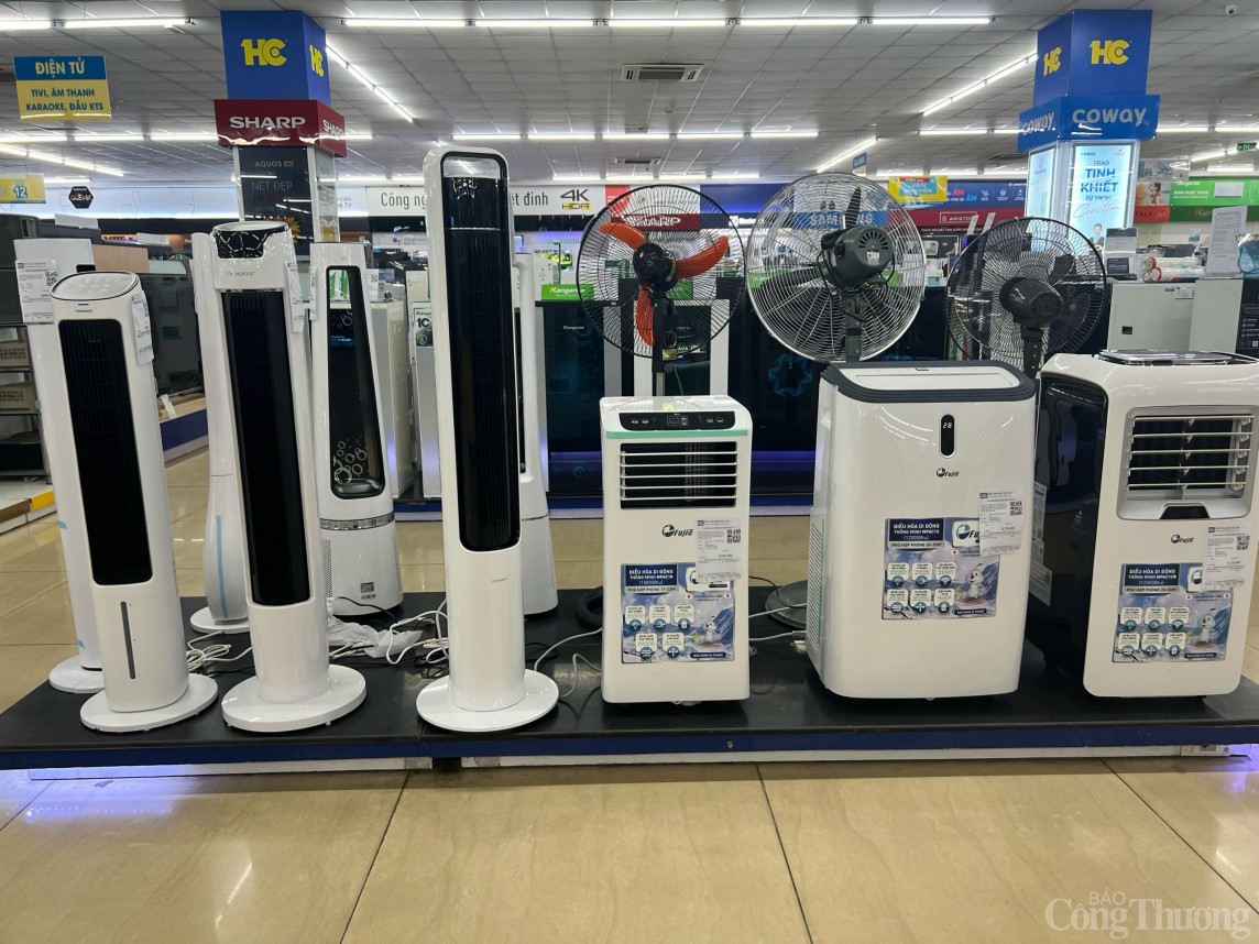 Hà Nội: Siêu thị điện máy dồn dập giảm giá sản phẩm các sản phẩm làm mát đầu hè