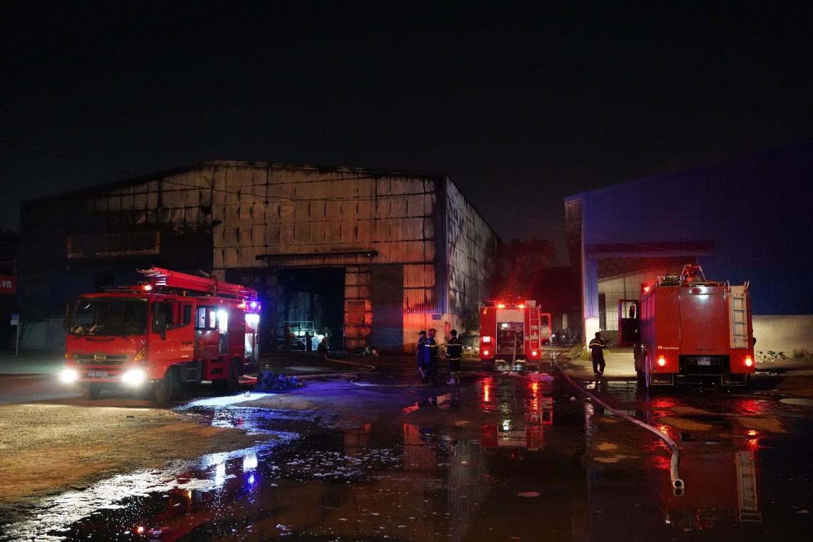 Đà Nẵng: Cháy lớn trong đêm ở Khu công nghiệp Hòa Khánh