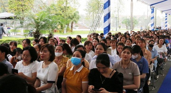 Hơn 1.200 công nhân, người lao động tham dự Ngày hội “Việc làm và sức khỏe cho lao động nữ”