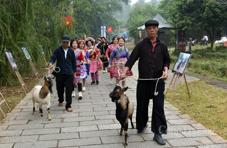 Khám phá “Sắc màu văn hoá các dân tộc Việt Nam” tại Làng Văn hóa