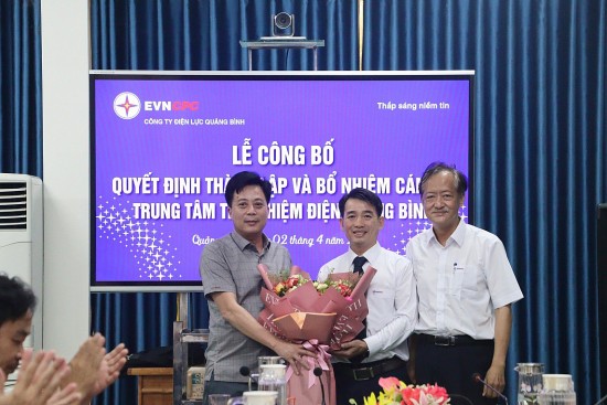 Công bố Quyết định thành lập Trung tâm Thí nghiệm điện Quảng Bình