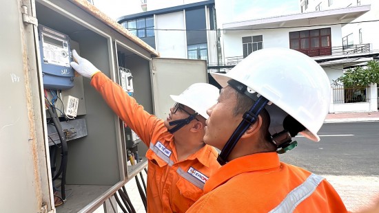 Điện lực Khánh Hoà thông tin vụ ngã đổ cột điện hạ thế ở Nha Trang