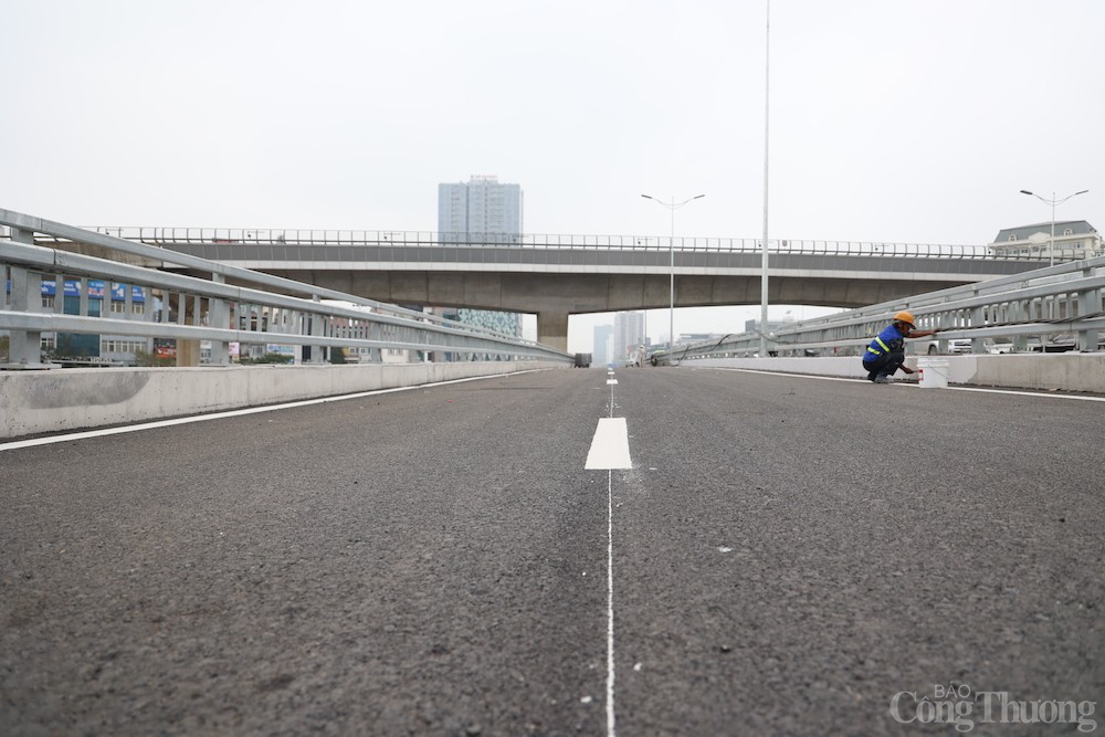 Hà Nội: Hình ảnh hai cầu vượt thép Mai Dịch trước ngày thông xe