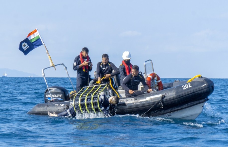 Trao đổi kinh nghiệm cứu nạn cứu hộ, ứng phó sự cố tràn dầu trên biển