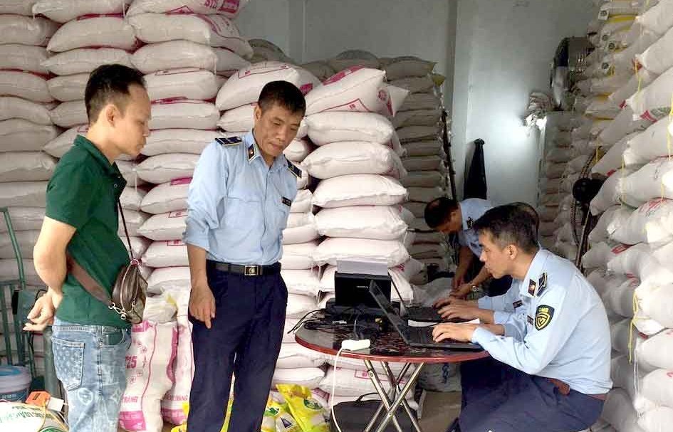 Hà Nội: Đồng loạt kiểm tra 6 cơ sở kinh doanh gạo có dấu hiệu giả mạo thương hiệu Gạo Ông Cua