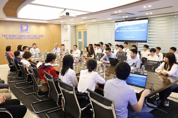 Tập đoàn Xăng dầu Việt Nam gặp mặt sinh viên ưu tú của Đại học Bách khoa Hà Nội